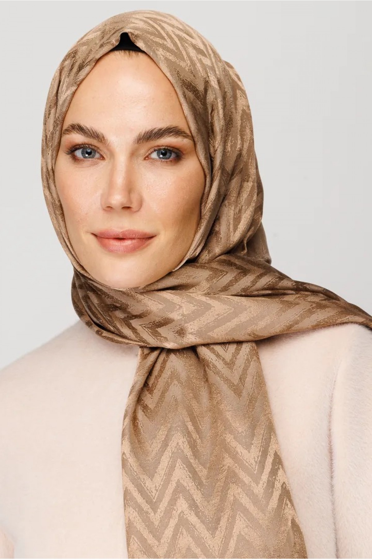 Zigzag Pattern Shiny Jacquard Scarf 