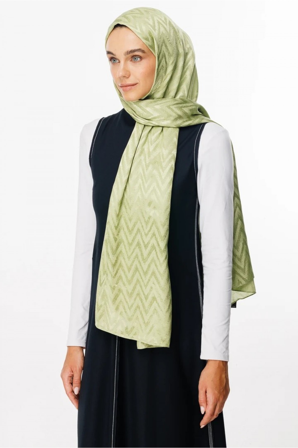 Zigzag Pattern Shiny Jacquard Scarf 