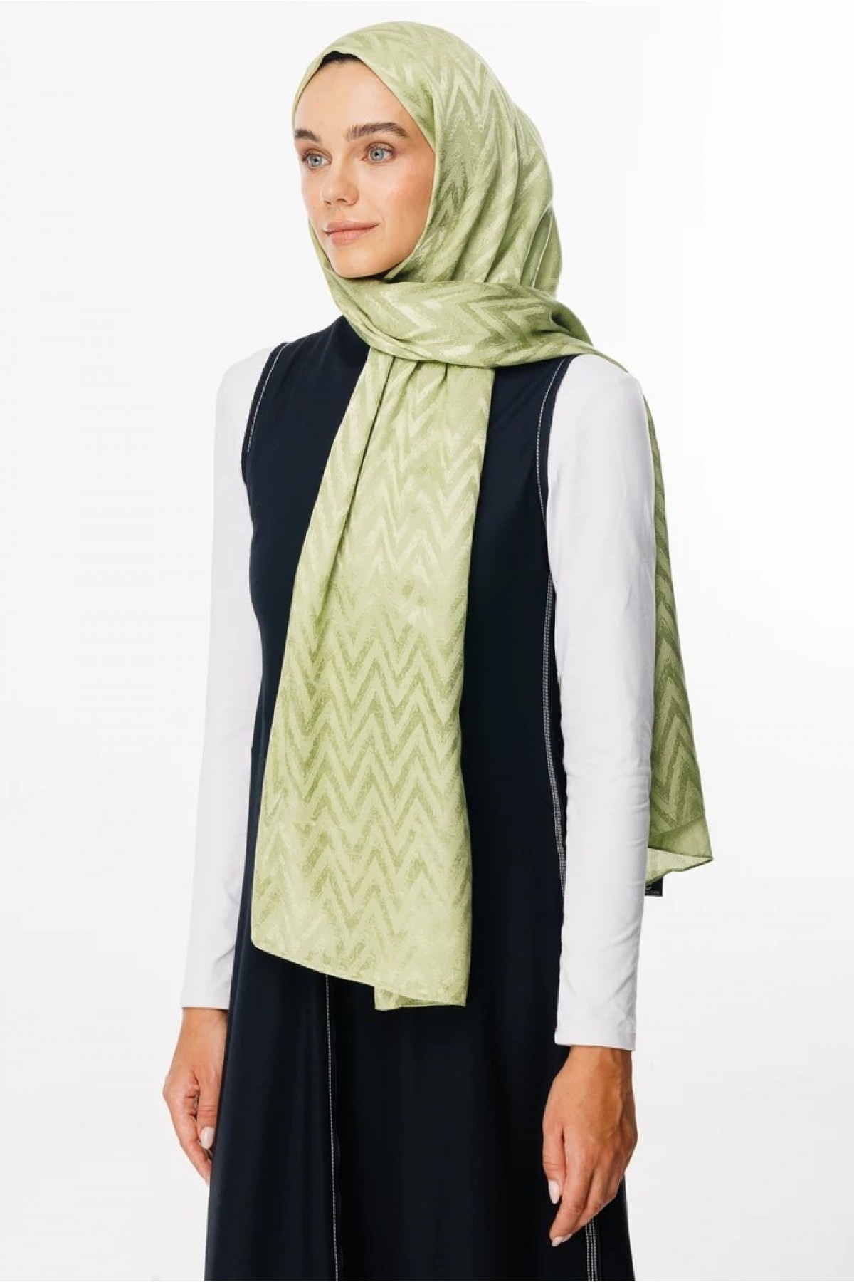 Zigzag Pattern Shiny Jacquard Scarf 