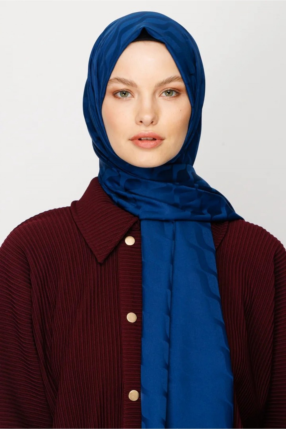 وشاح جاكار حريري بنمط موجي 