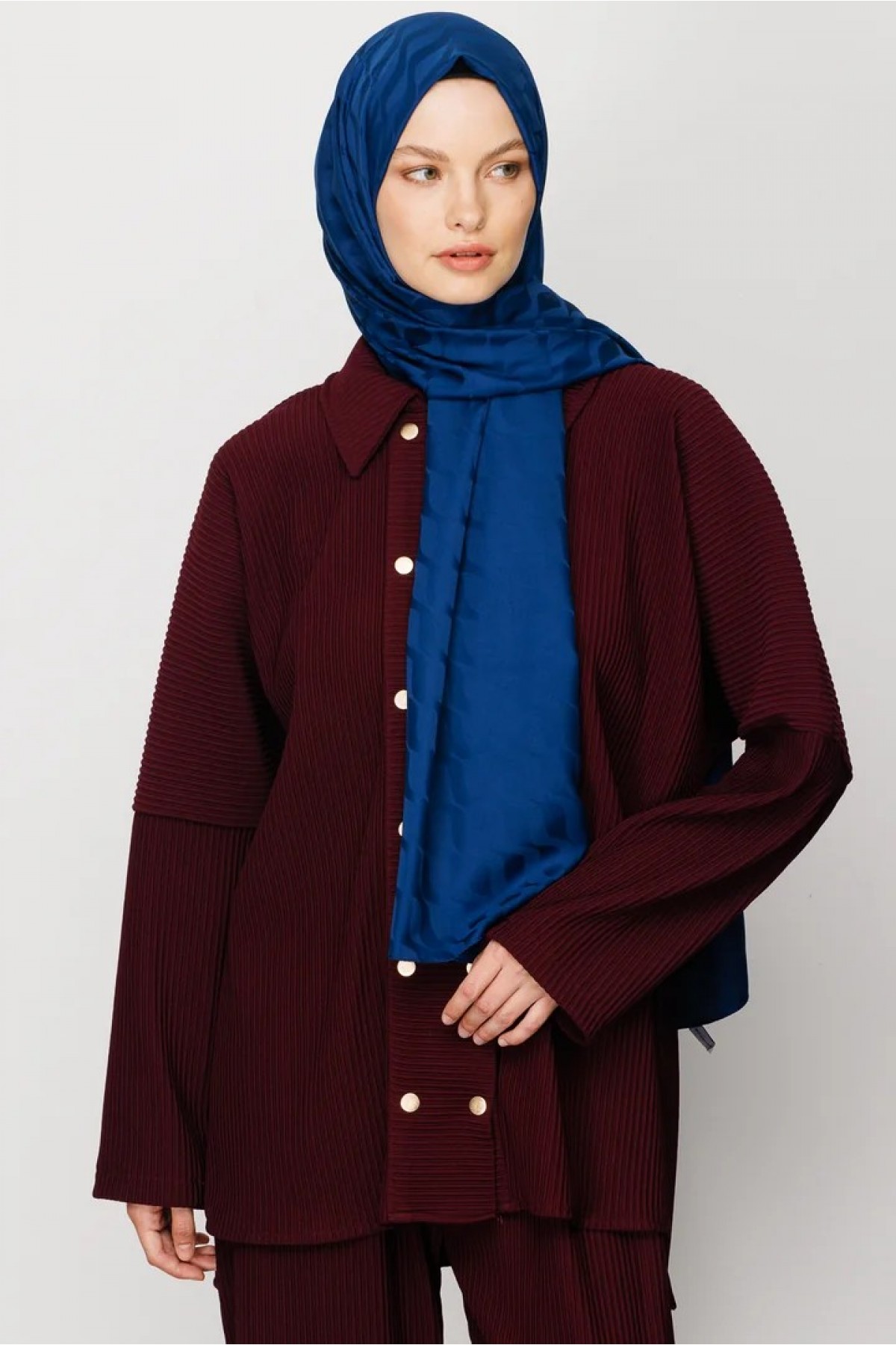 وشاح جاكار حريري بنمط موجي 
