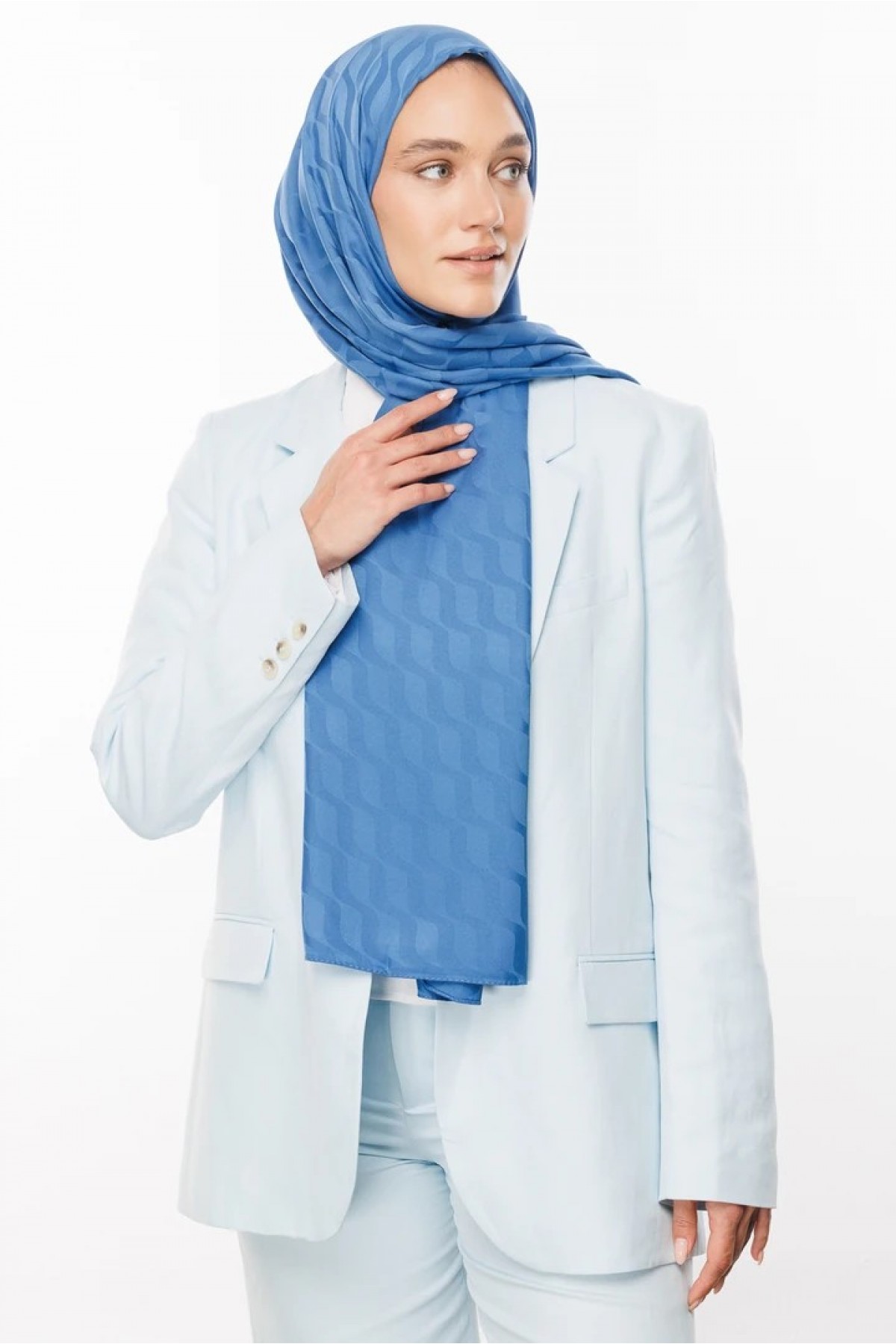 وشاح جاكار حريري بنمط موجي 