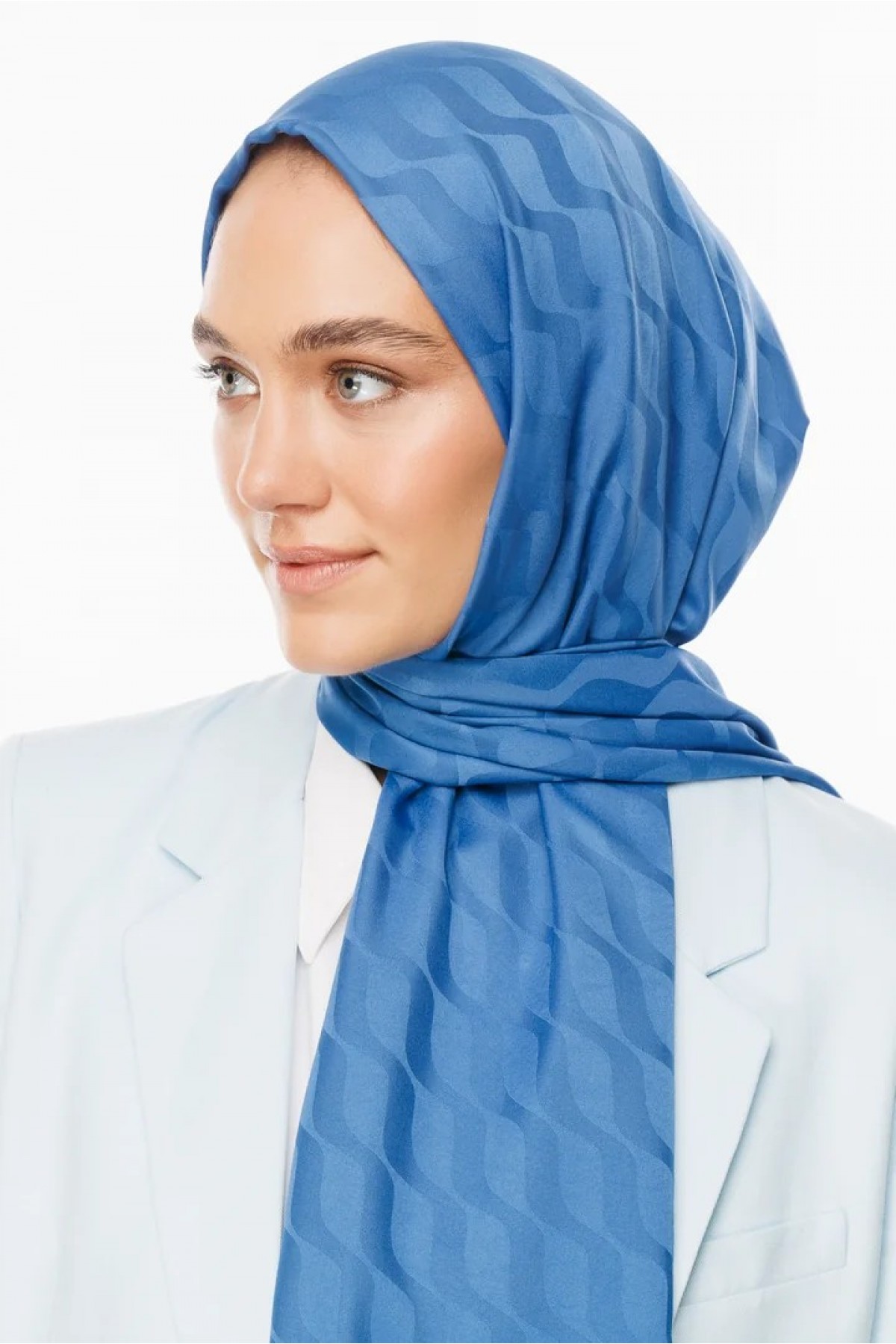 وشاح جاكار حريري بنمط موجي 