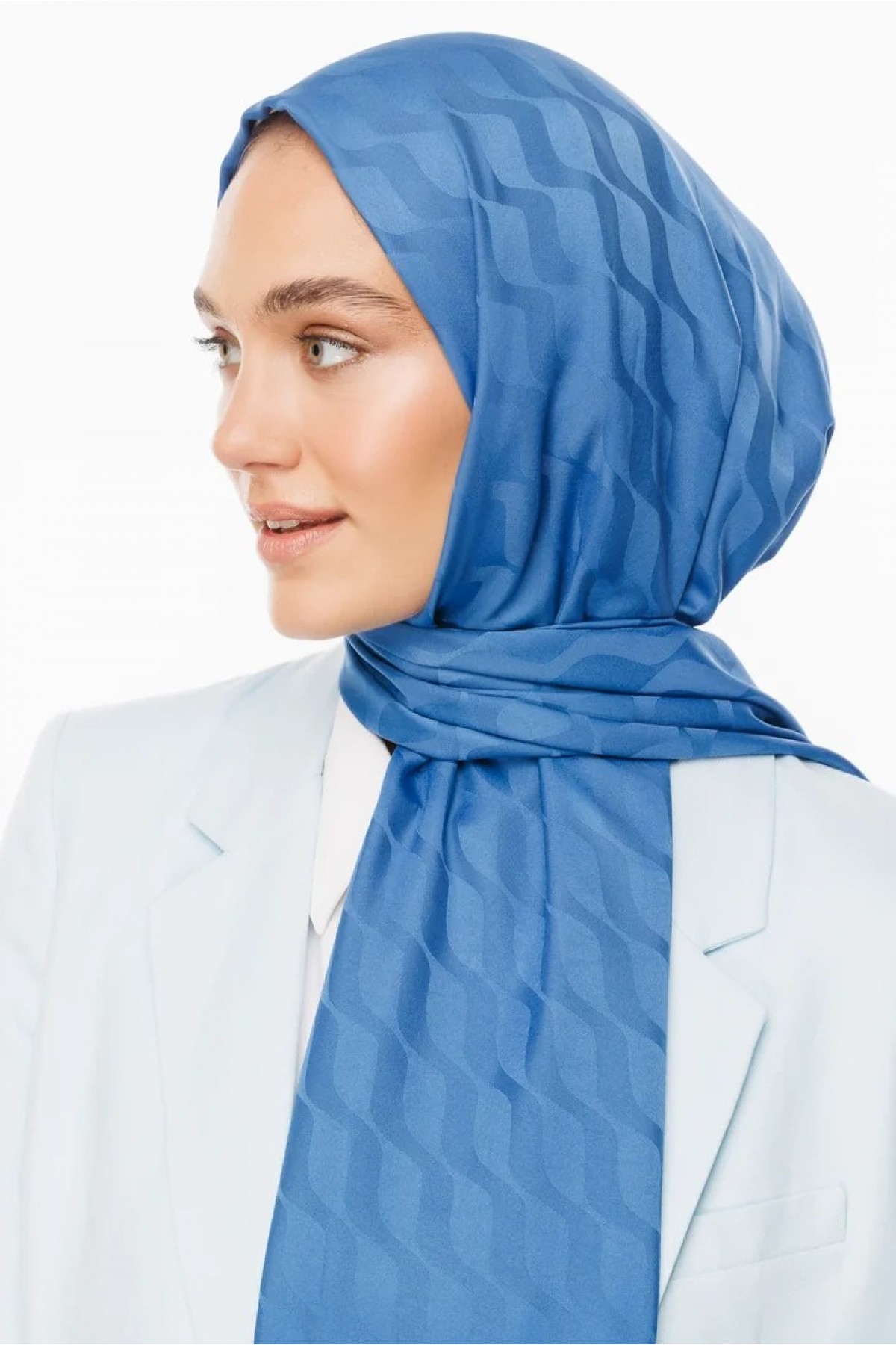 وشاح جاكار حريري بنمط موجي 