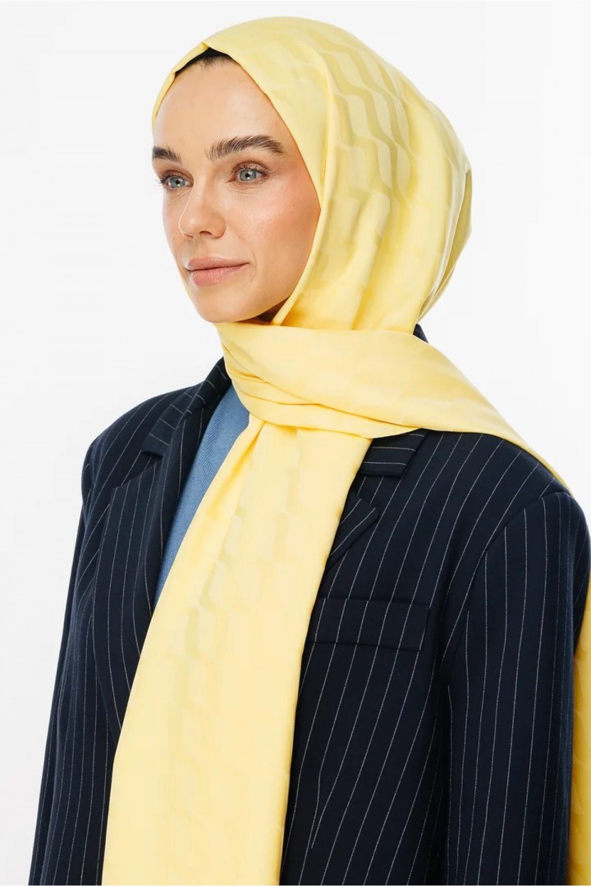 وشاح جاكار حريري بنمط موجي 