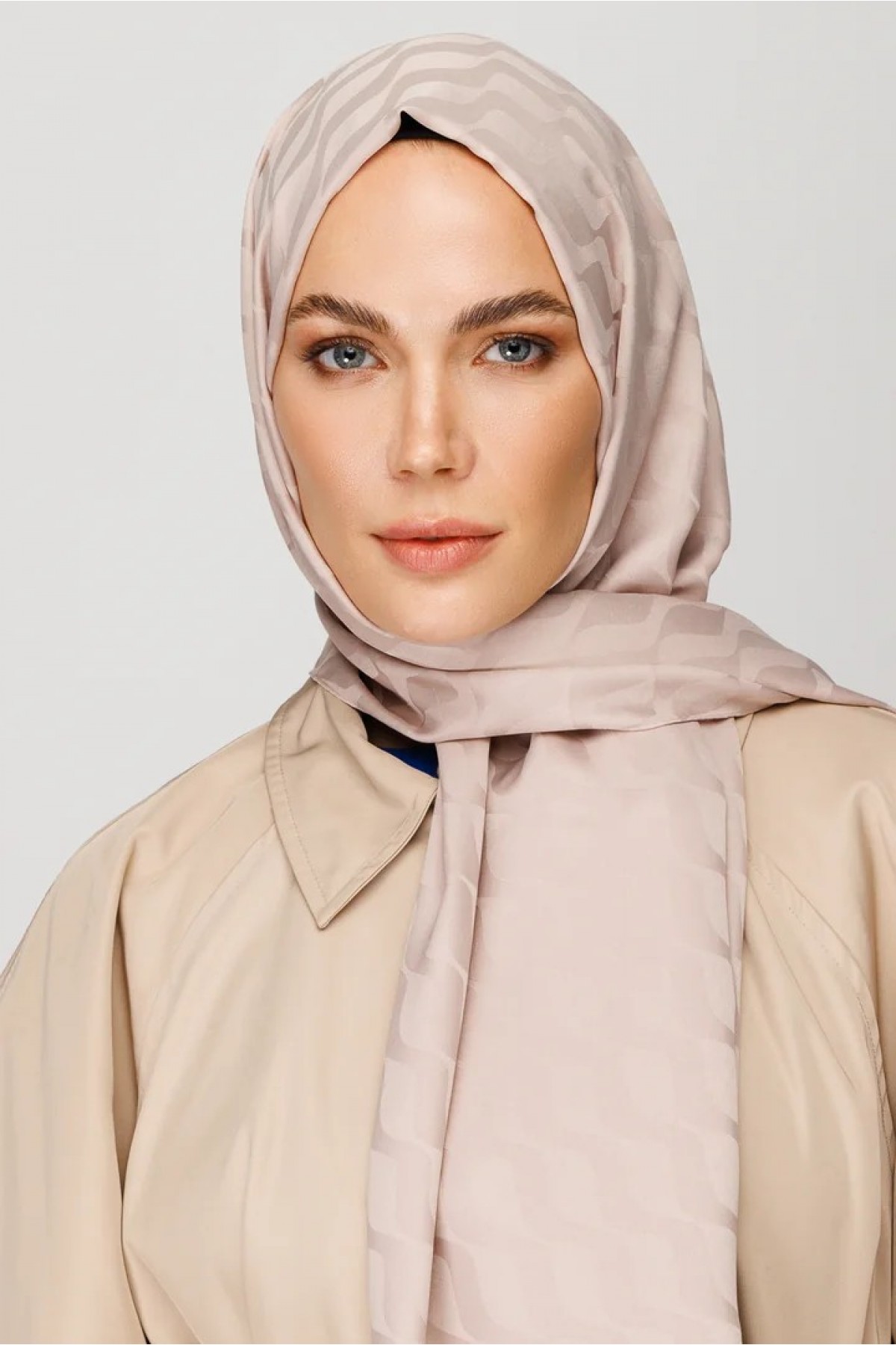 وشاح جاكار حريري بنمط موجي 