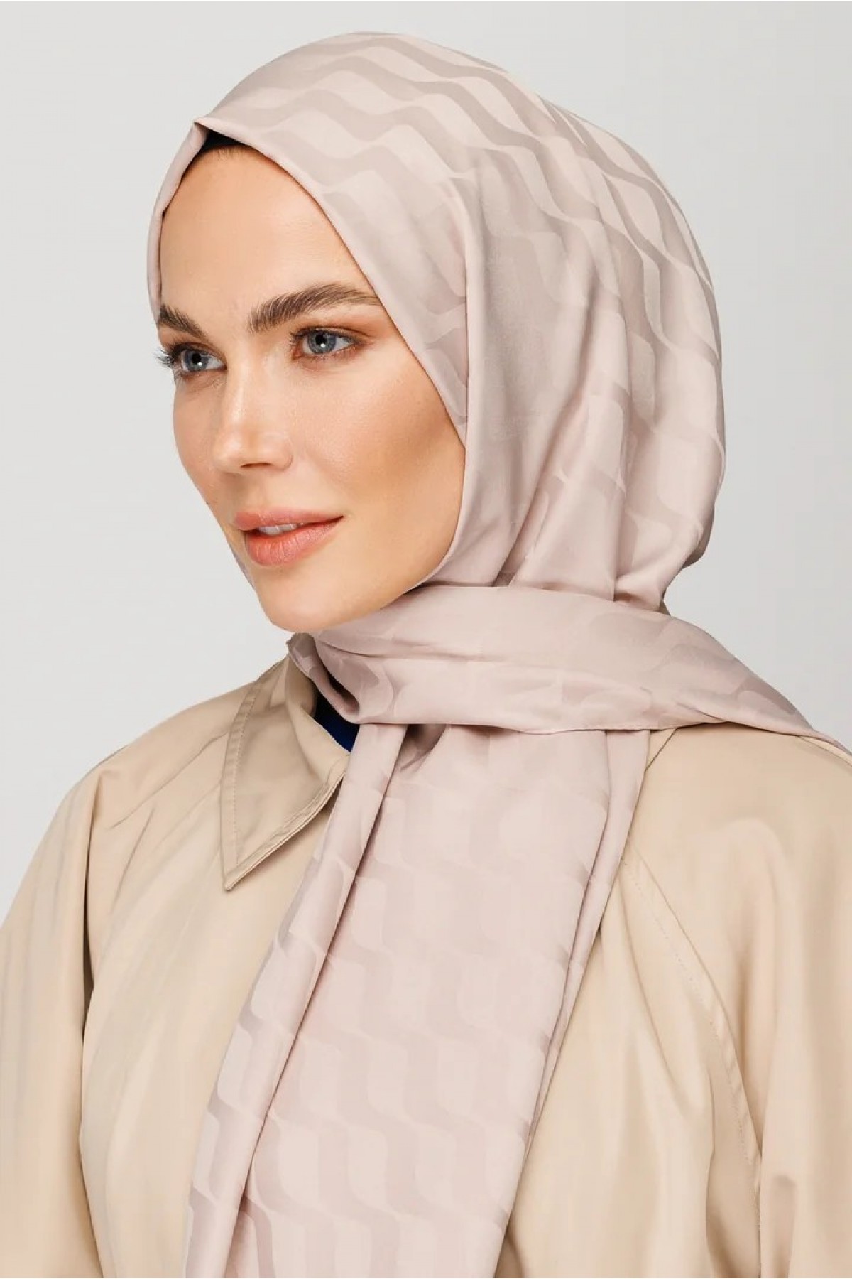 وشاح جاكار حريري بنمط موجي 