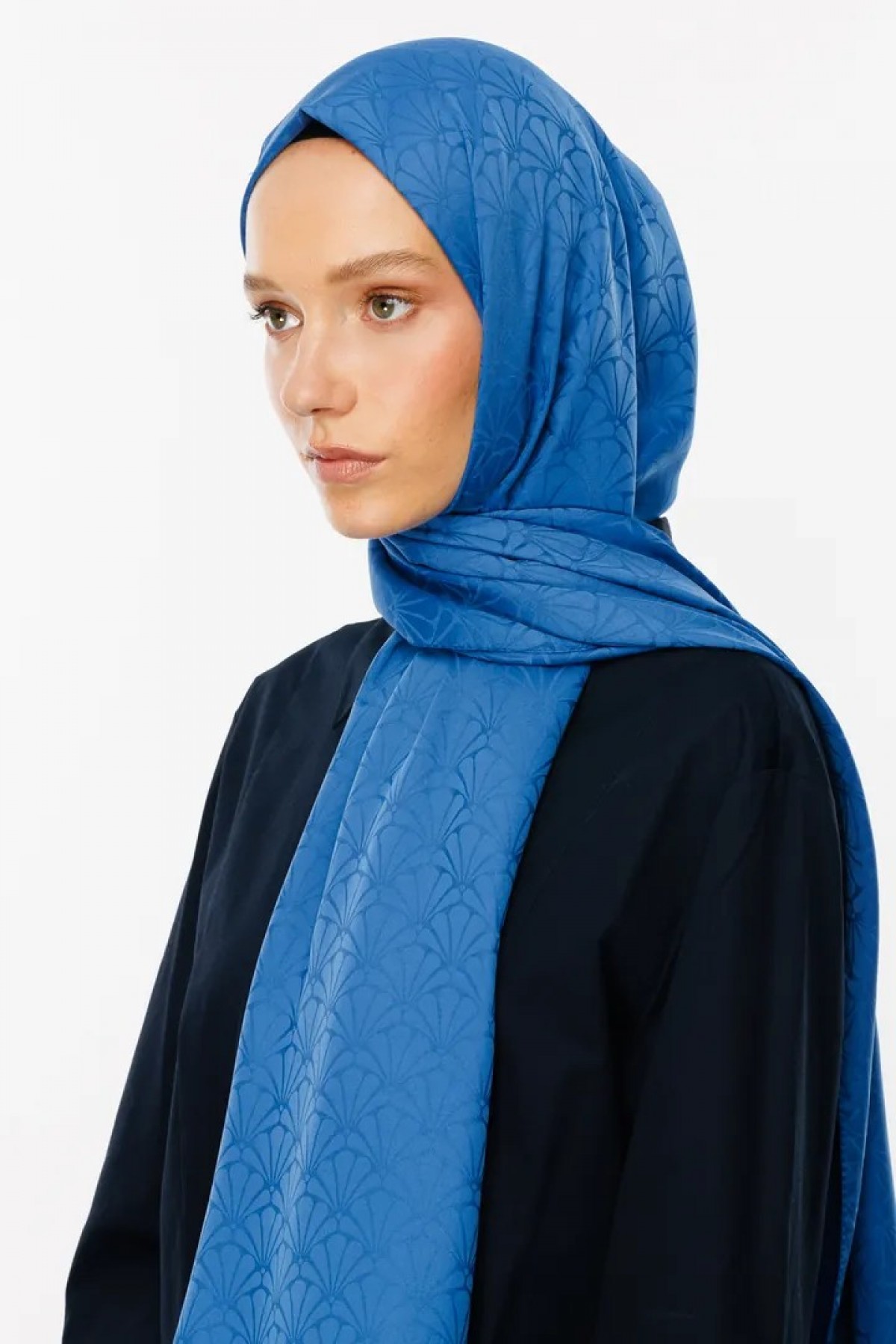 وشاح جاكار حريري بنقشة زهرة اللوتس 