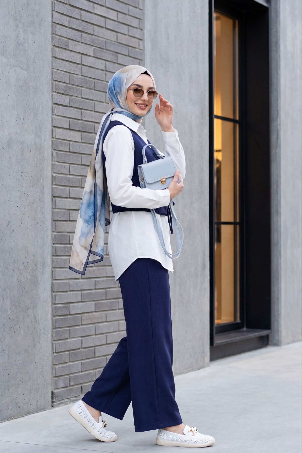 Two-Piece Linen-Look Vest and Trousers Set with Lace-Up Front -Navy blue