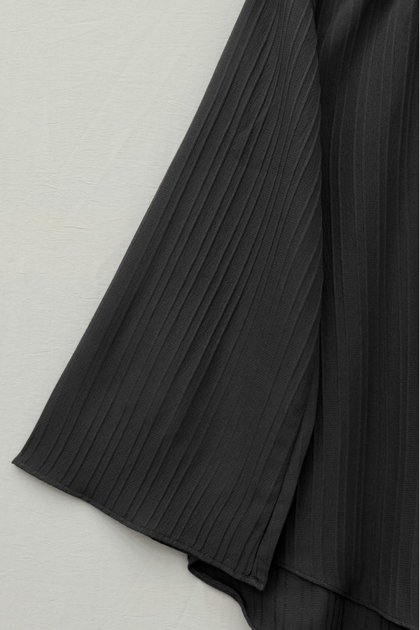 سترة سيينا ذات ياقة دائرية وأزرار وأكمام إسبانية -أسود
