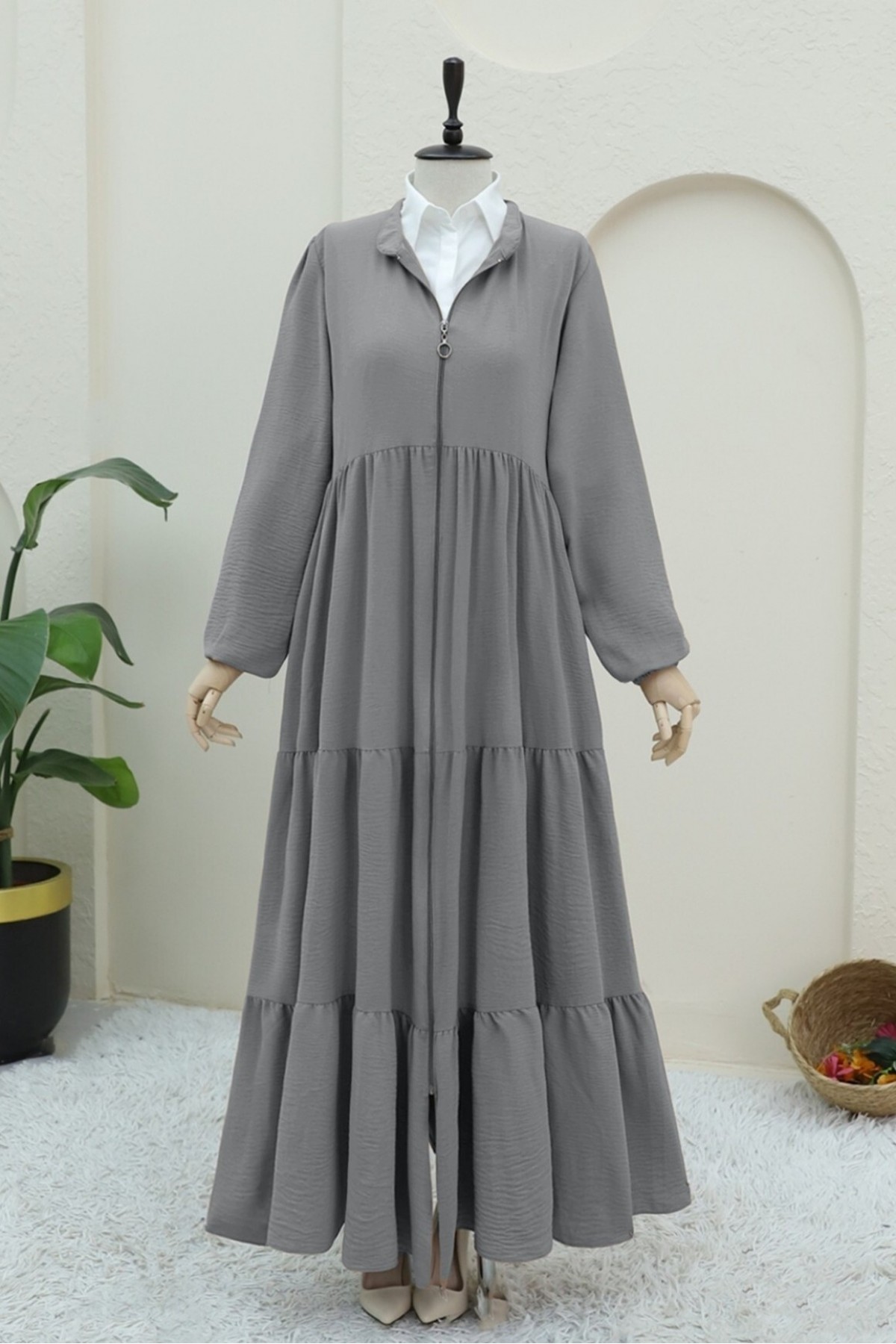 Ayrobin Abaya with Elasticated Sleeves and Zipper from the Neck - Light grey