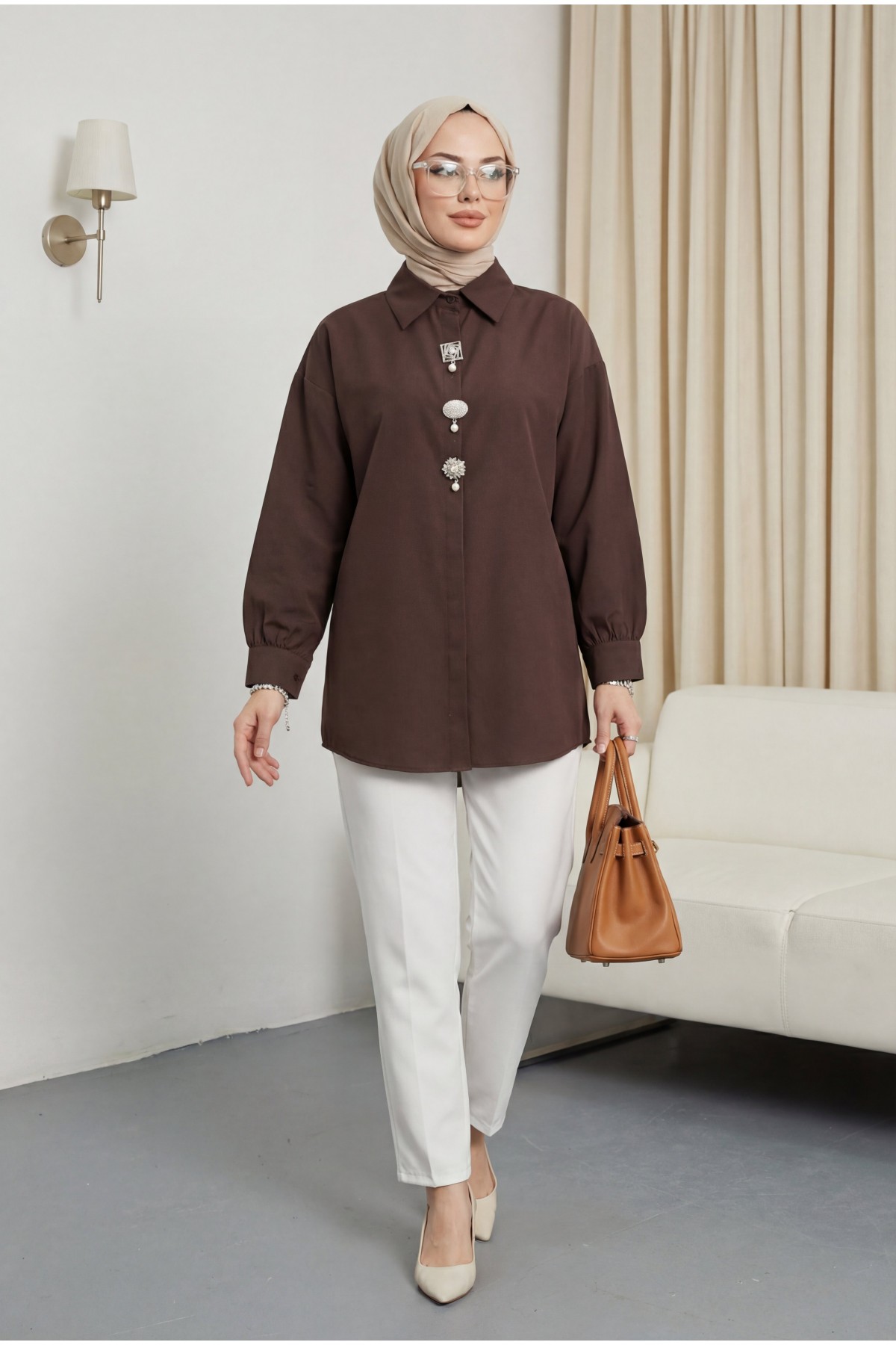 Brooch Detail Hidden Button Poplin Shirt -Brown