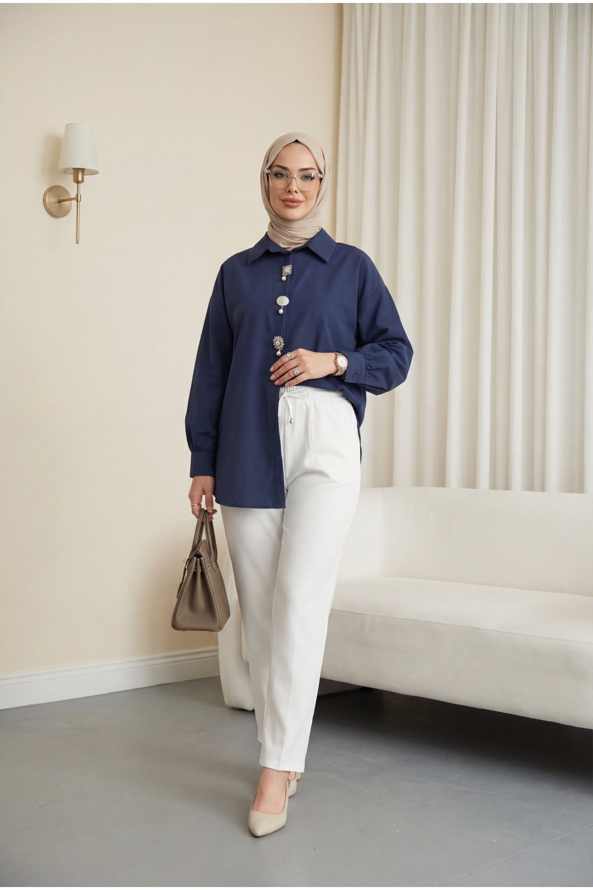 Broş Detaylı Gizli Düğmeli Poplin Gömlek -Laci