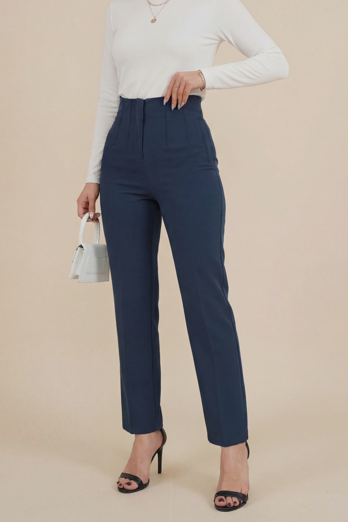 Zra Pleated Carrot Trousers  -Navy blue