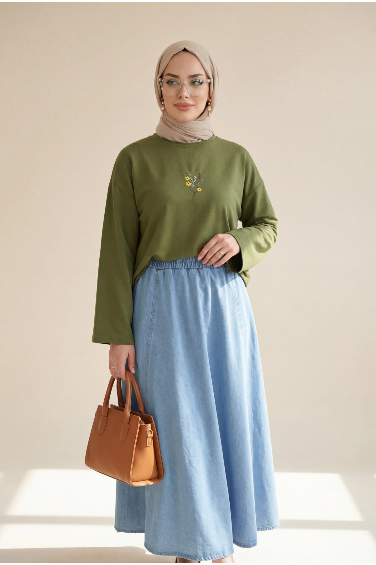 Round Neck Loose Fit Jersey Blouse with Floral Embroidery on the Front -Green