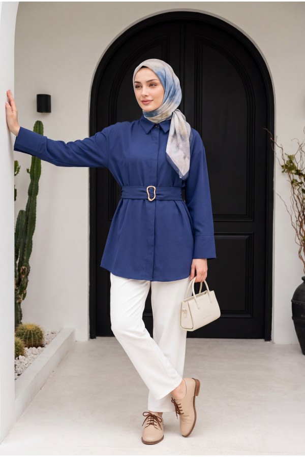 سترة من قماش البوبلين مزودة بحزام بإبزيم وأكمام مزدوجة الأكمام وأزرار مخفية -كحلي