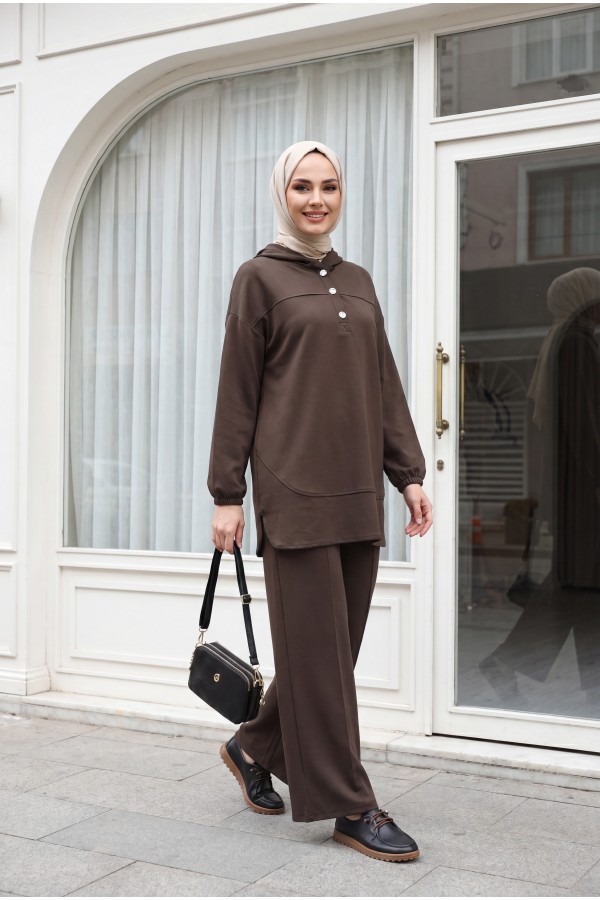 طقم أويشو: بنطال بغطاء رأس، نصف أزرار، أساور مطاطية وجيوب -بني محروق