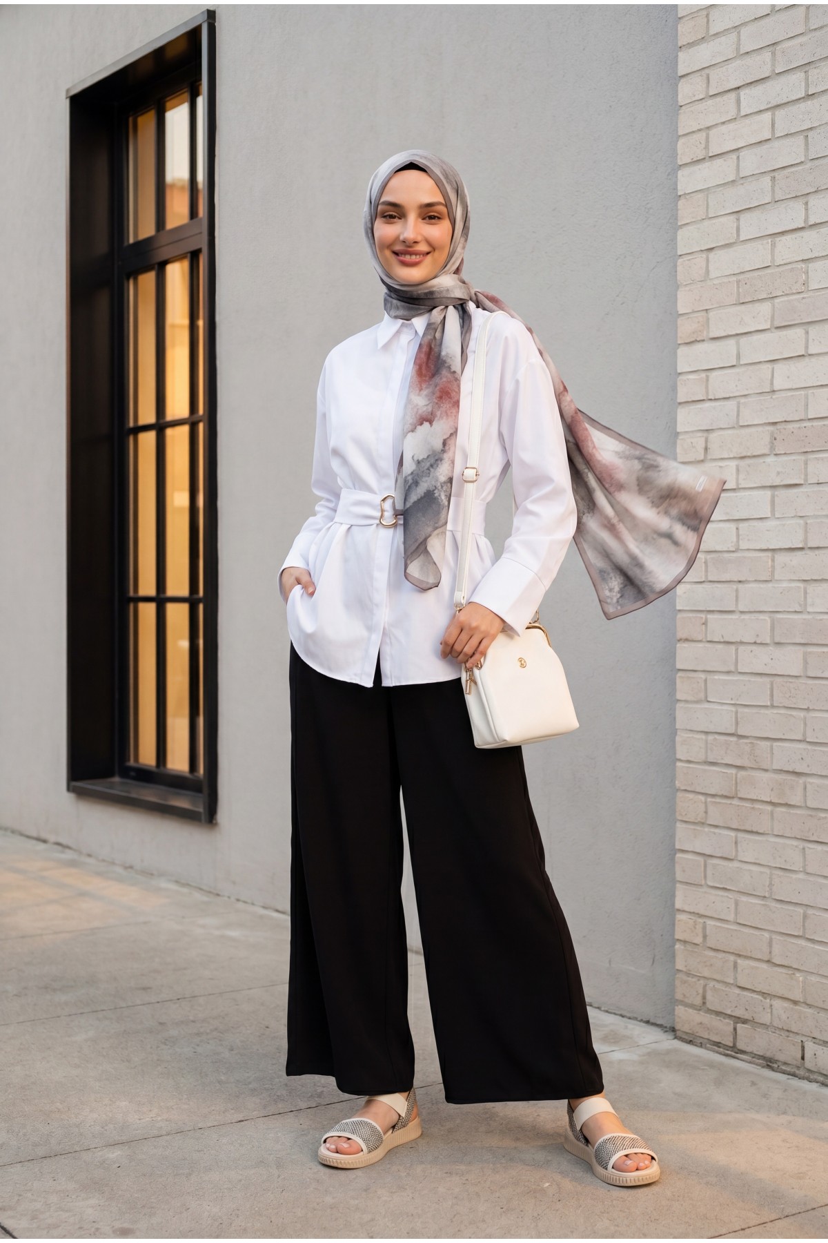 Linen-look skirt/pants with elasticated waist, belt, and pockets. -Black detay görseli
