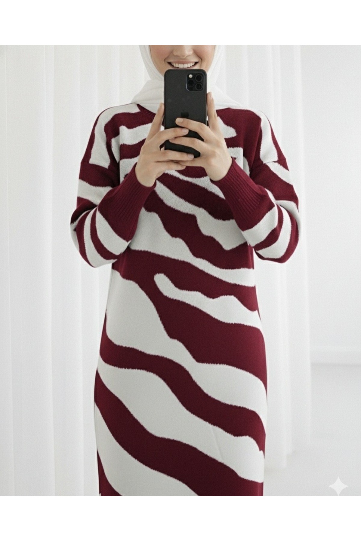 Slit Patterned Knit Dress   -Maroon