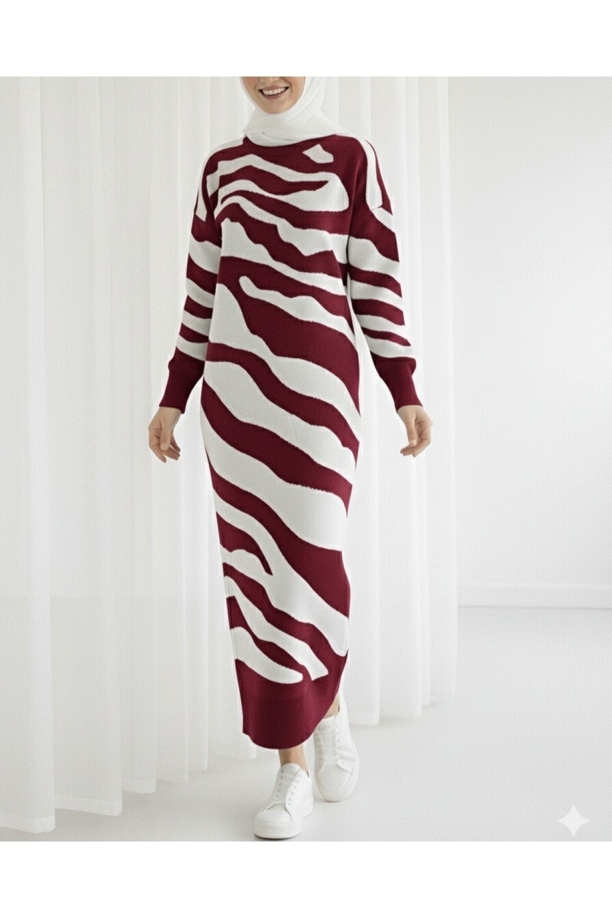 Slit Patterned Knit Dress   -Maroon