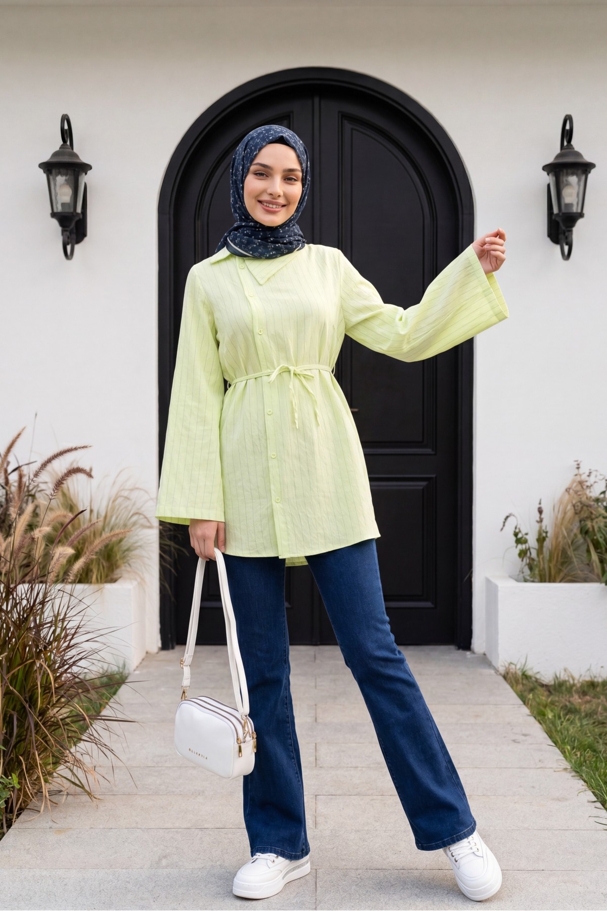 Side Collar, Button -Light yellow