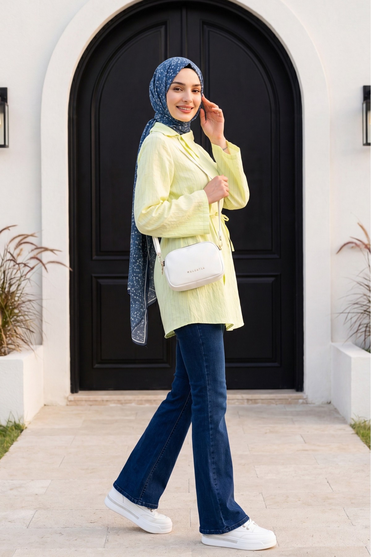 Side Collar, Button -Light yellow