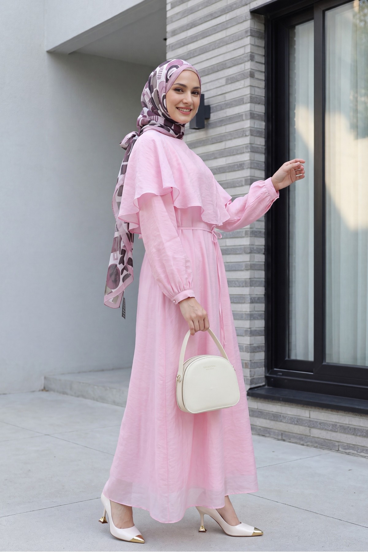 Yakası Pelerin Detaylı Astarlı Kemerli Tül Modal Elbise -Pembe detay görseli