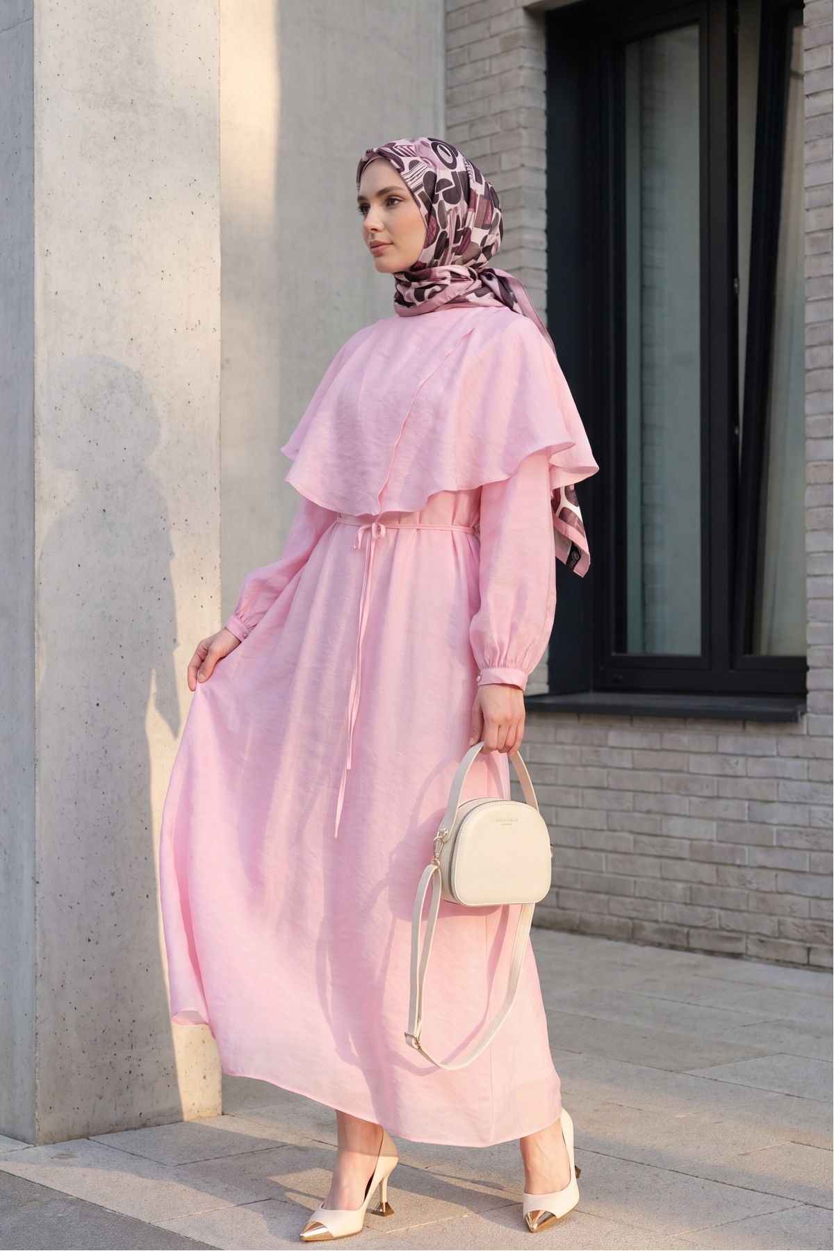 Yakası Pelerin Detaylı Astarlı Kemerli Tül Modal Elbise -Pembe
