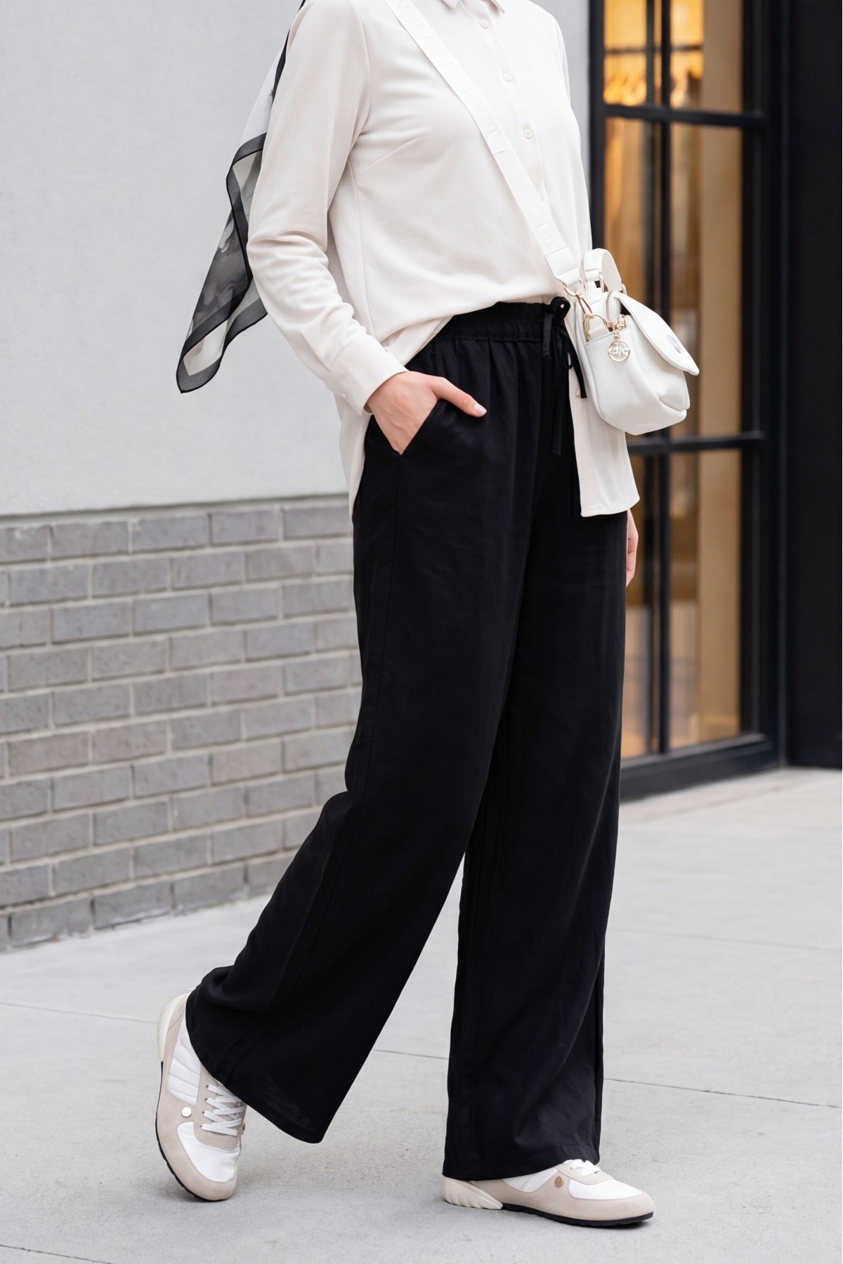 Elasticated Waist, Double Pocket, Wide Leg Tencel Trousers -Black