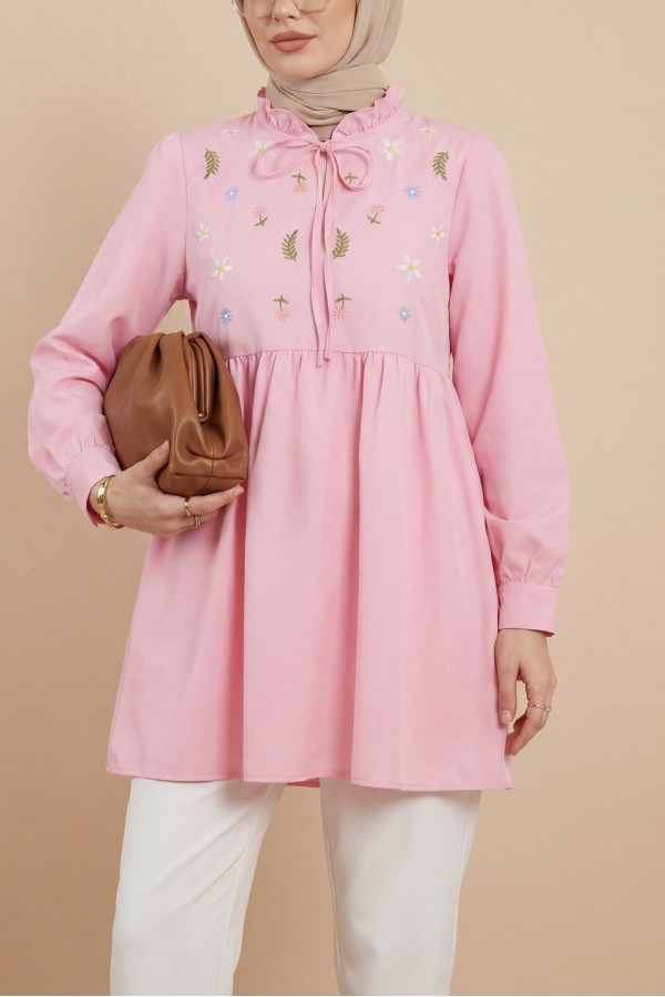 V Yaka Bağlamalı Yakası Fırfırlı Çiçek Nakışlı Poplin Tunik -Pembe