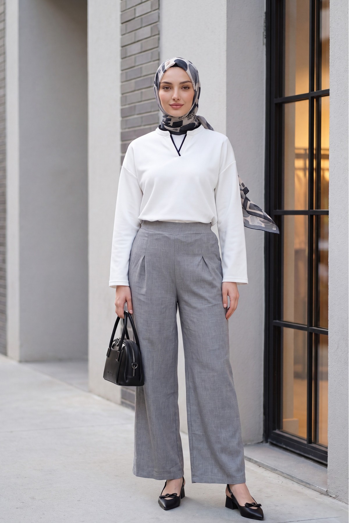 Wide-leg pleated linen-look trousers with elasticated waist. - Light grey