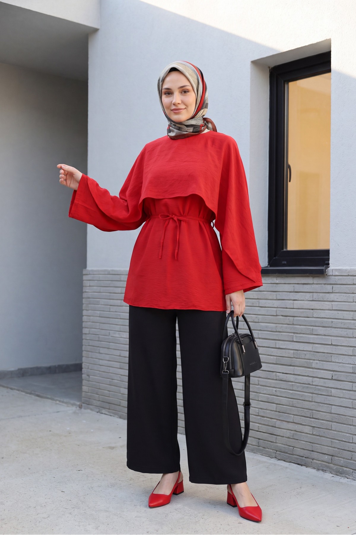 Wide-leg pleated linen-look trousers with elasticated waist. -Black detay görseli