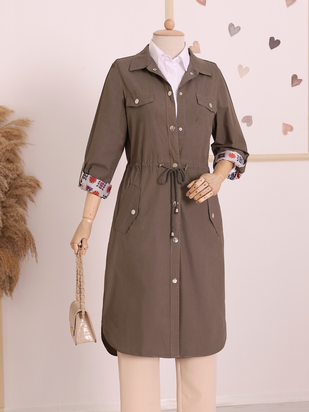 Snap Snaps All Over the Sleeves with Folded Lace-up Trench Coat
